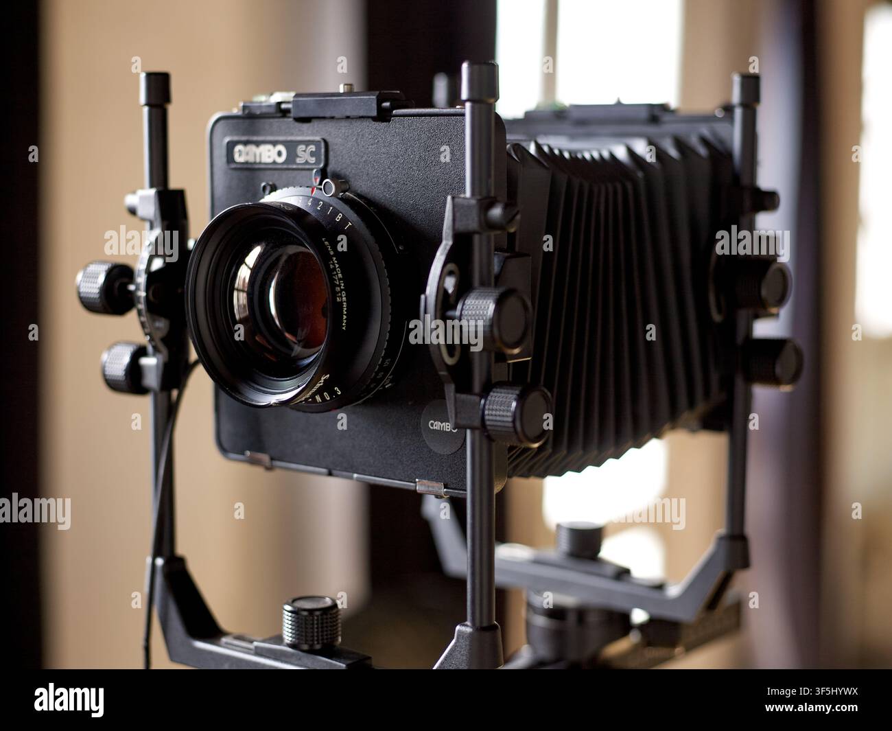 Una fotocamera tecnica analogica per foto 4x5 pollici della marca Cambo Foto Stock