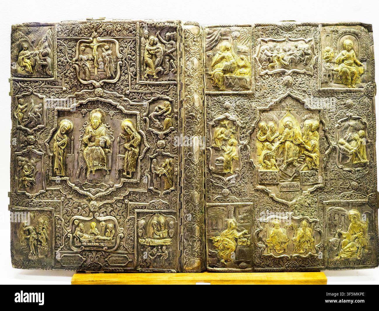 Copertina del Vangelo (1755) di Anonimo - Incisa & Forgiata - Museo Iconografico Onufri, Berat, Albania Foto Stock
