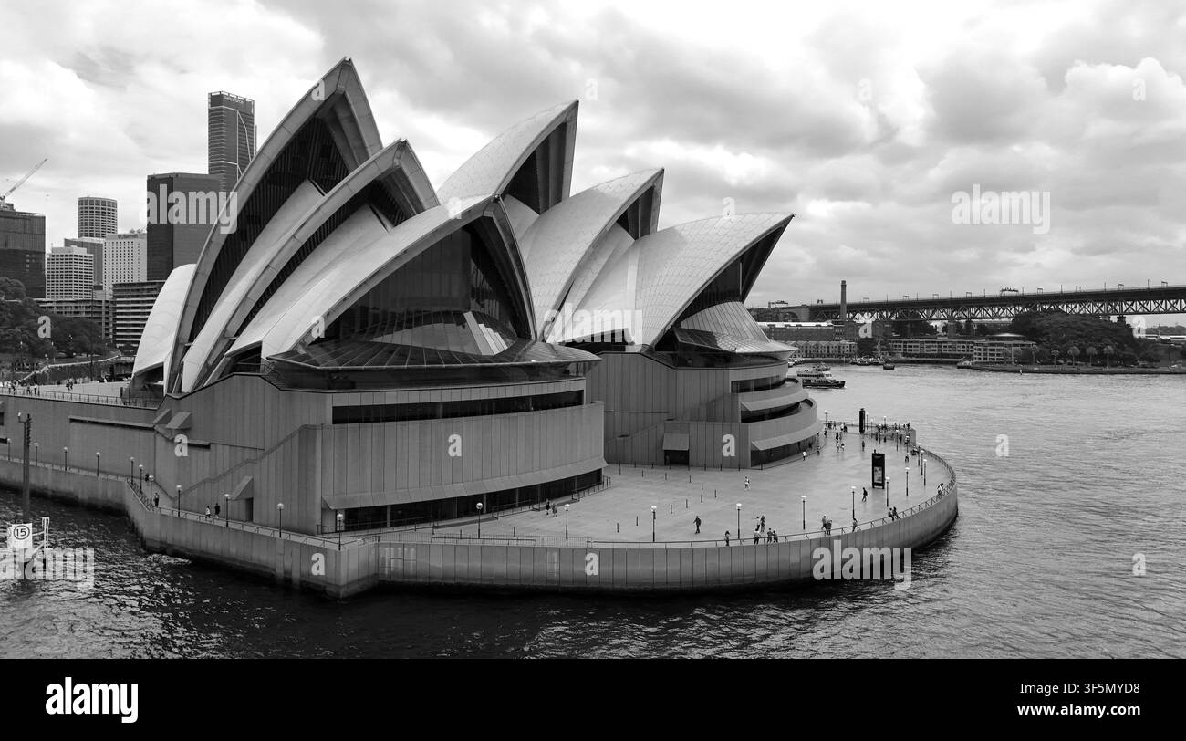 L'Opera di Sydney, un centro multiveneto per le arti dello spettacolo, Sydney. edificio distintivo, capolavoro dell'architettura del XX secolo. New South Wales. Foto Stock
