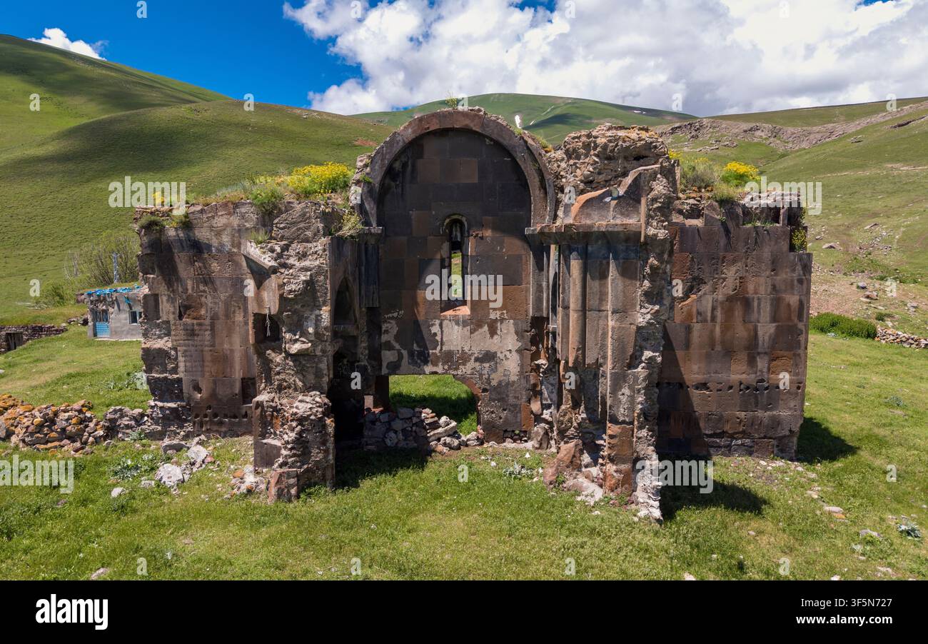 Monastero di Bagnayr (Monastero di Kozluca) Ruderi storici nel villaggio di Kozluca, distretto di Kagizman, provincia di Kars, Anatolia orientale, Turchia Foto Stock