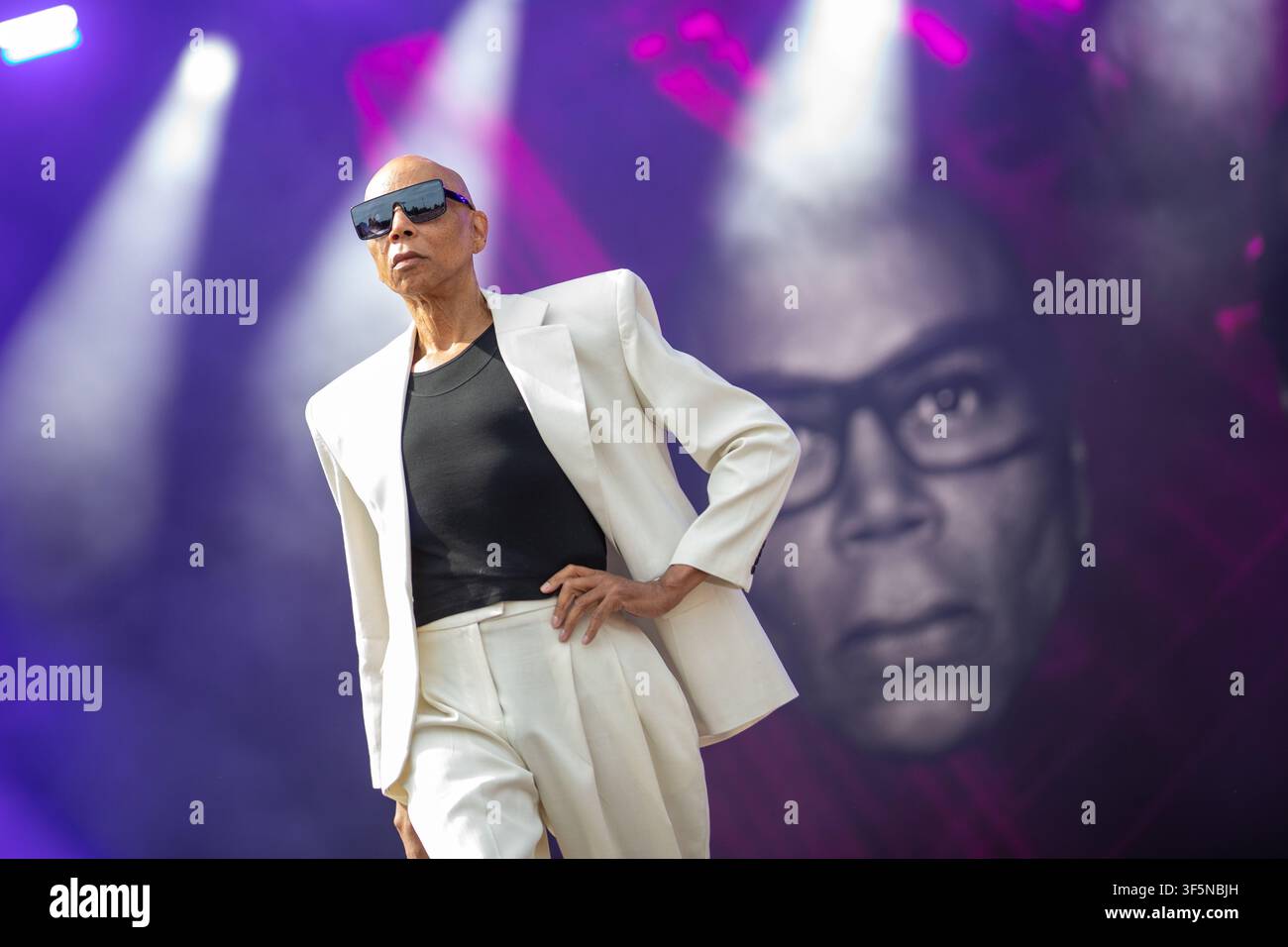 RuPaul, RuPaul Charles, Brighton Pride, Brighton and Hove Pride, Pride on the Park, set DJ, performance live, drag queen, Preston Park, Brighton. Foto Stock