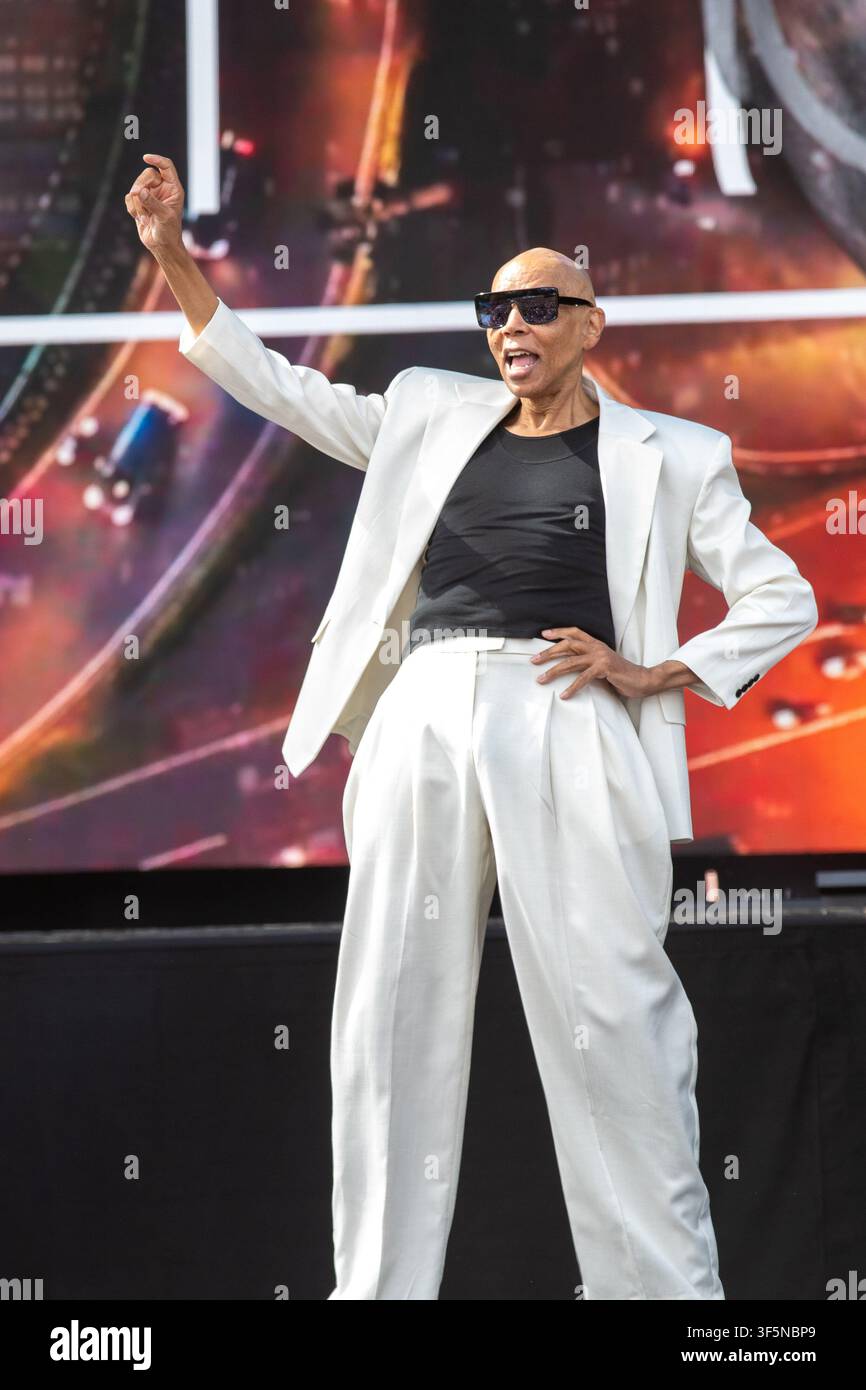 RuPaul, RuPaul Charles, Brighton Pride, Brighton and Hove Pride, Pride on the Park, set DJ, performance live, drag queen, Preston Park, Brighton. Foto Stock