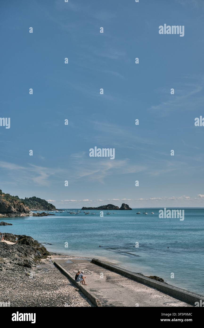 Leti di ostriche a Cancale, Bretagna, Francia sulla Costa Smeraldo. Foto Stock