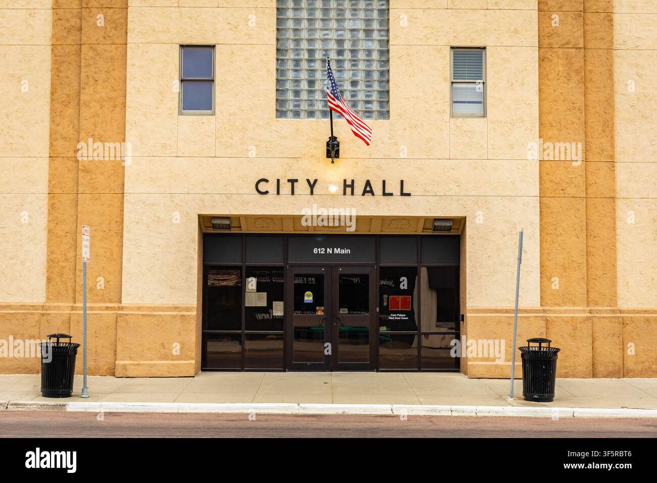 Edificio del municipio di Mitchell, nel South Dakota, che funge da centro del governo locale e dell'amministrazione civica Foto Stock