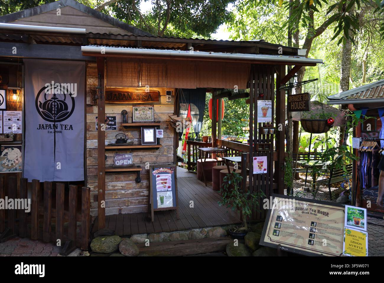 Area turistica dei mercati della foresta pluviale di Kuranda Foto Stock