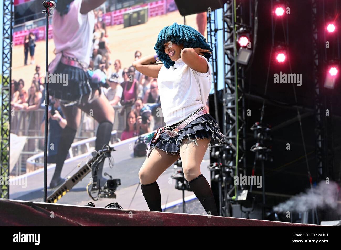 BRIGHTON, INGHILTERRA - 01 AGOSTO: Moonchild Sanelly si esibisce al Brighton and Hove Pride, Preston Park il 01 agosto 2026 a Brighton, Inghilterra.CAP/MAR © Foto Stock