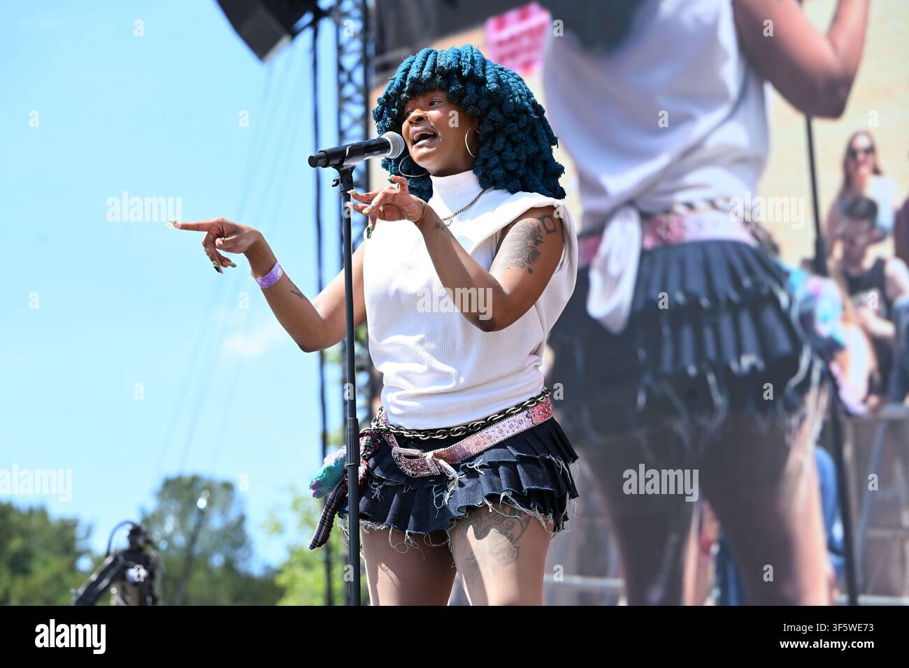BRIGHTON, INGHILTERRA - 01 AGOSTO: Moonchild Sanelly si esibisce al Brighton and Hove Pride, Preston Park il 01 agosto 2026 a Brighton, Inghilterra.CAP/MAR © Foto Stock
