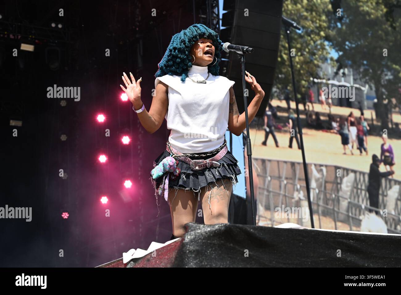 BRIGHTON, INGHILTERRA - 01 AGOSTO: Moonchild Sanelly si esibisce al Brighton and Hove Pride, Preston Park il 01 agosto 2026 a Brighton, Inghilterra.CAP/MAR © Foto Stock