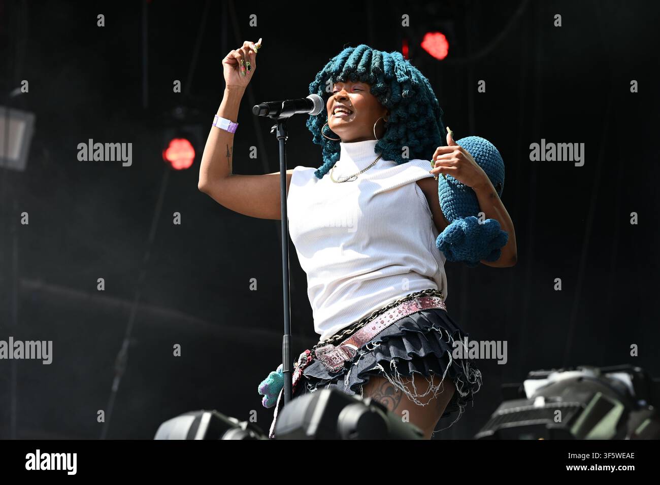 BRIGHTON, INGHILTERRA - 01 AGOSTO: Moonchild Sanelly si esibisce al Brighton and Hove Pride, Preston Park il 01 agosto 2026 a Brighton, Inghilterra.CAP/MAR © Foto Stock
