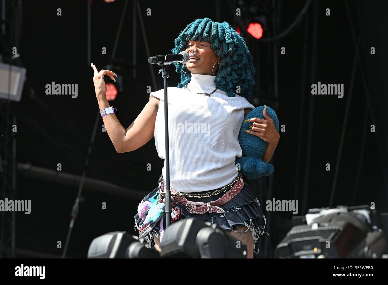 BRIGHTON, INGHILTERRA - 01 AGOSTO: Moonchild Sanelly si esibisce al Brighton and Hove Pride, Preston Park il 01 agosto 2026 a Brighton, Inghilterra.CAP/MAR © Foto Stock