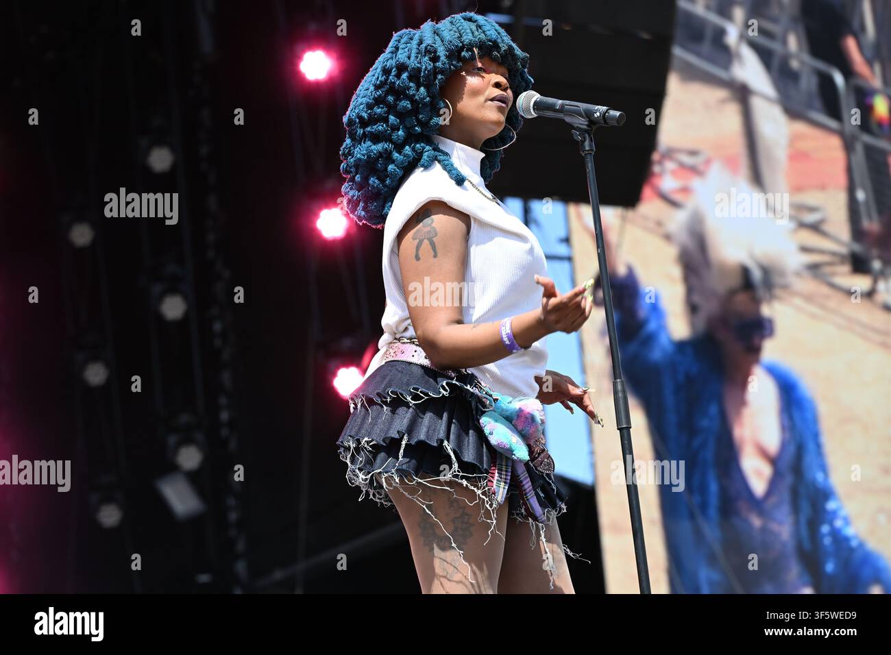 BRIGHTON, INGHILTERRA - 01 AGOSTO: Moonchild Sanelly si esibisce al Brighton and Hove Pride, Preston Park il 01 agosto 2026 a Brighton, Inghilterra.CAP/MAR © Foto Stock