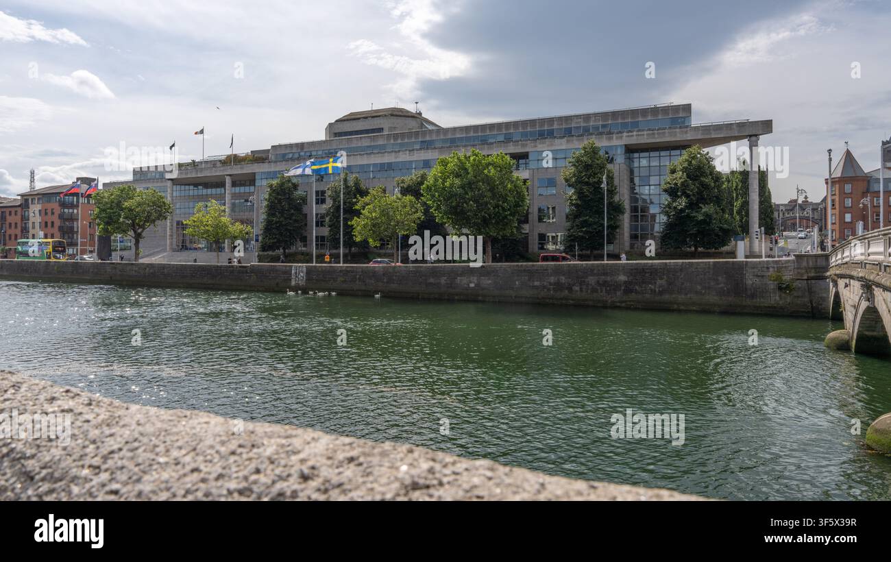 Dublin City Council, Wood Quay, Dublino, Irlanda, 28 luglio 2026: Uffici principali del Dublin City Council con vista sul fiume Liffey Foto Stock