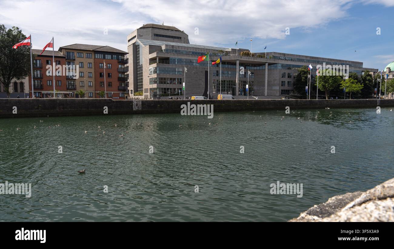 Dublin City Council, Wood Quay, Dublino, Irlanda, 28 luglio 2026: Uffici principali del Dublin City Council con vista sul fiume Liffey Foto Stock