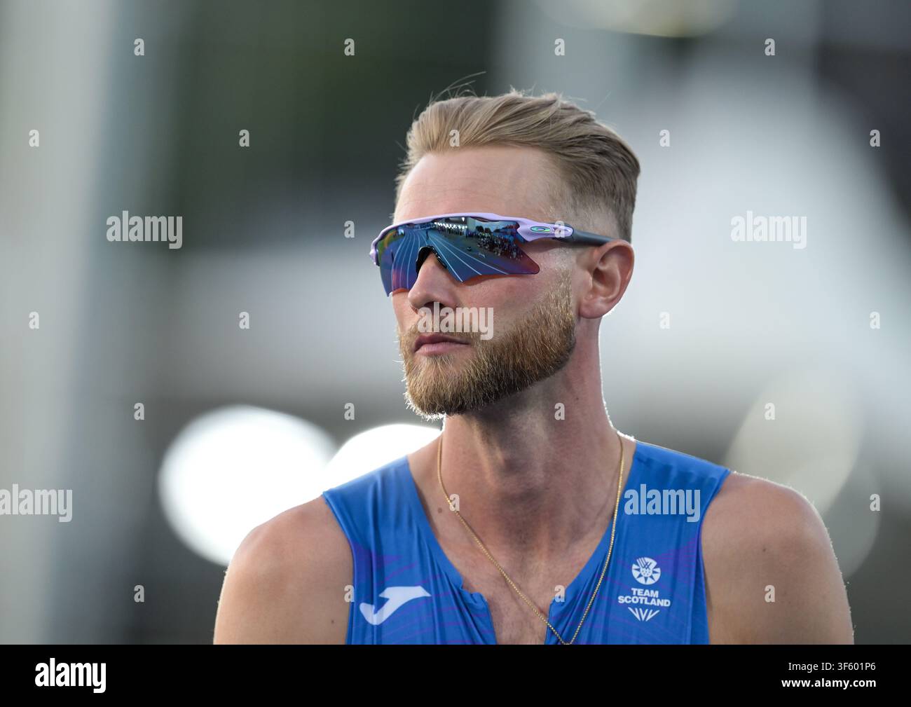 Josh Kerr della Scozia all'inizio della gara del miglio maschile ai Giochi del Commonwealth allo Scotstoun Stadium il 1 agosto 2026 a Glasgow, Scozia.Pho Foto Stock