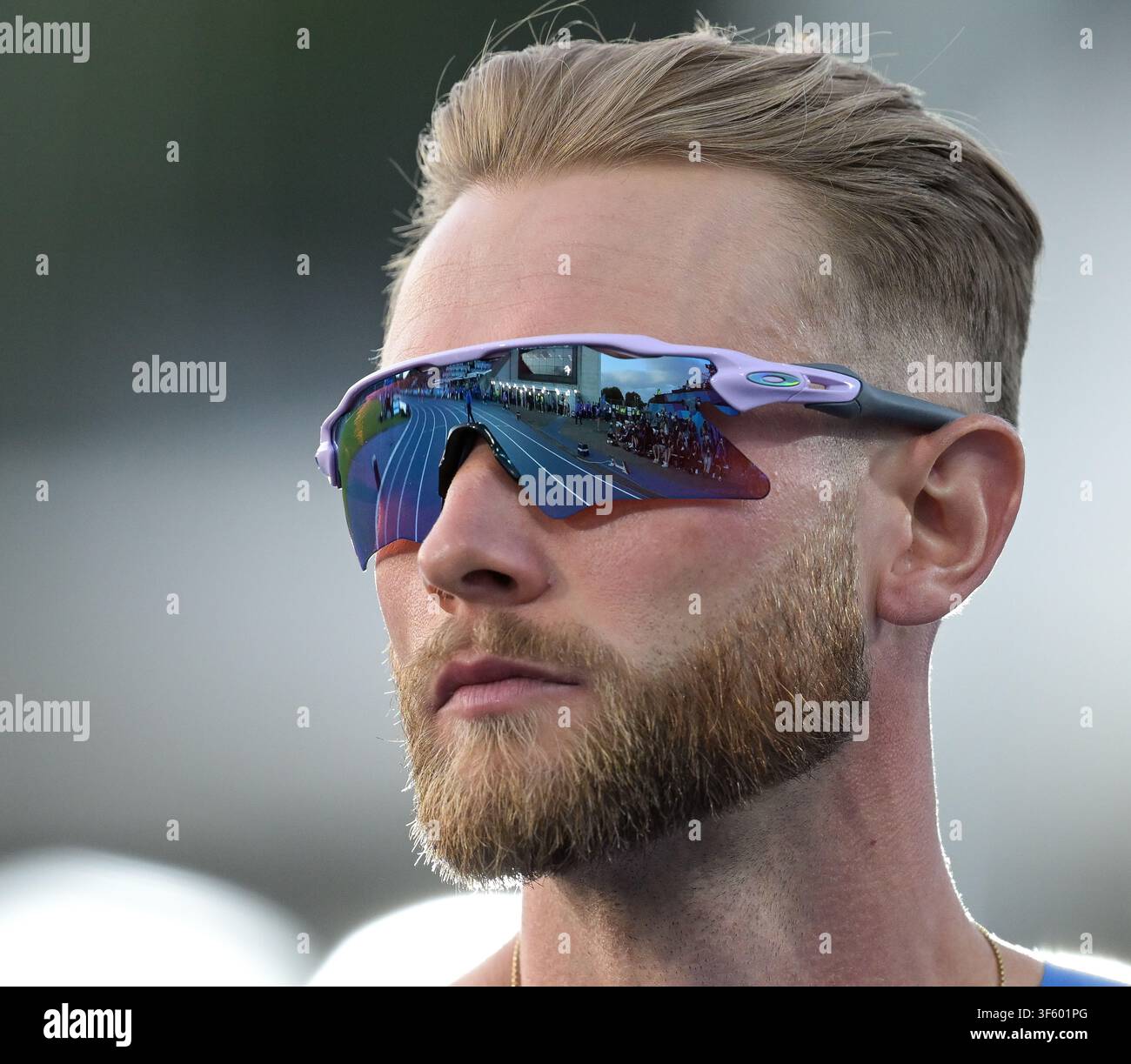 Josh Kerr della Scozia all'inizio della gara del miglio maschile ai Giochi del Commonwealth allo Scotstoun Stadium il 1 agosto 2026 a Glasgow, Scozia.Pho Foto Stock