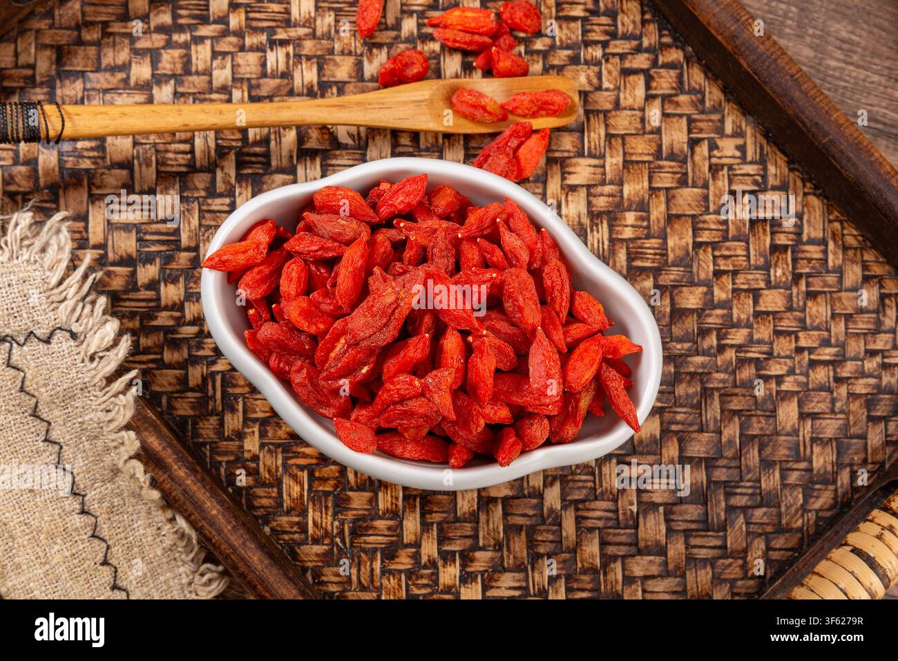 Bacche di Goji essiccate Wolfberries essiccate in una ciotola Foto Stock