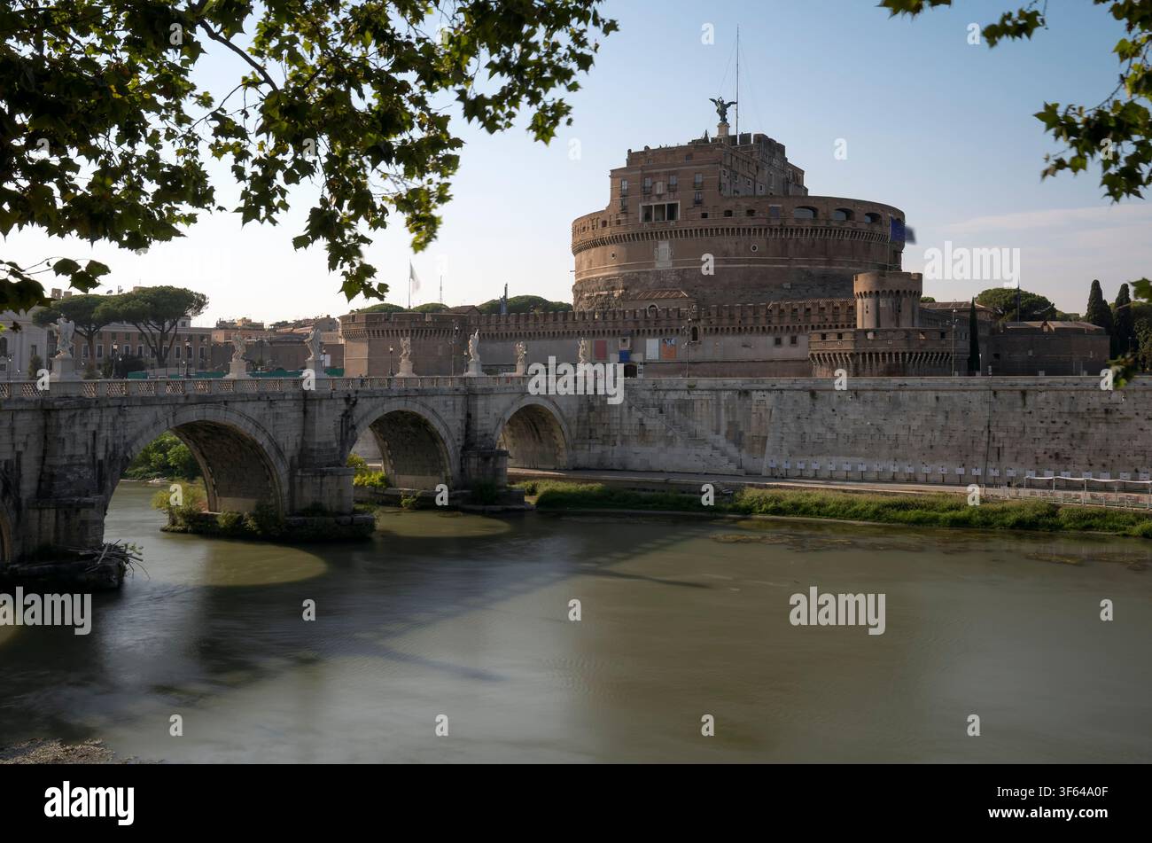 La vista di Castel Sant'Angelo nella città di Roma in Italia Foto Stock
