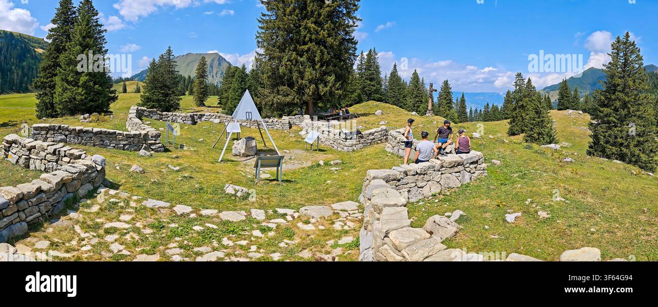Vista su Aelggialp, il centro geografico della Svizzera nelle Alpi svizzere Foto Stock