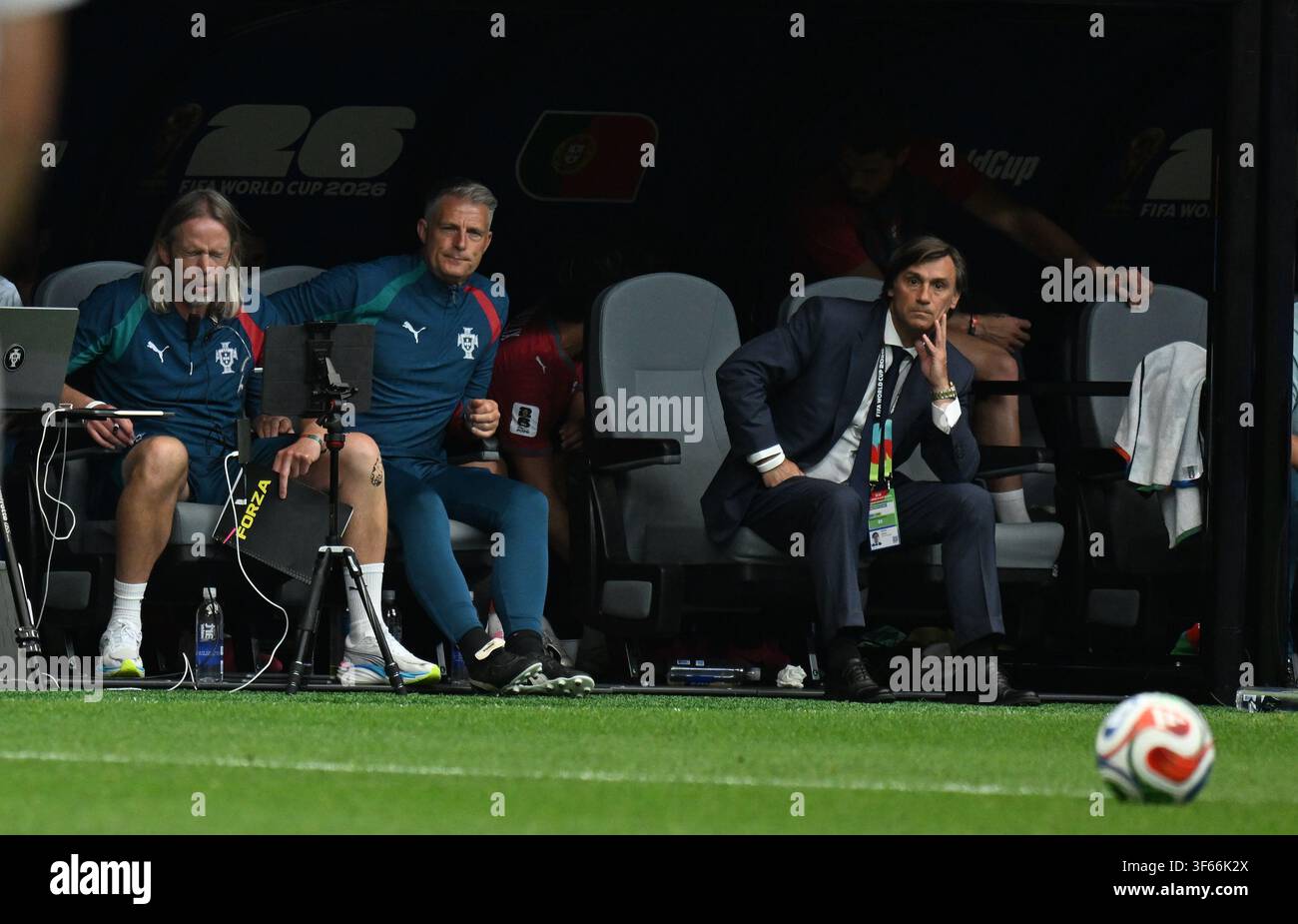 Austin MacPhee (specialista di scenografie) in azione durante i Mondiali FIFA 2026, partita del gruppo tra Portogallo e Uzbekistan, Stadio di Houston, J Foto Stock