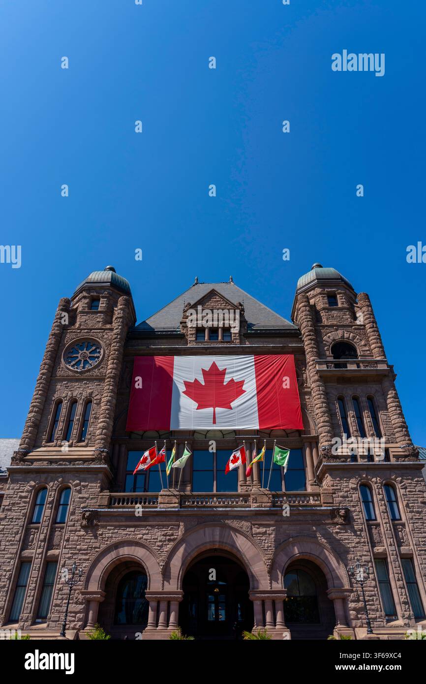Edificio del Parlamento dell'Ontario a Queen's Park, Toronto, Canada, nell'estate del 2026. Foto Stock