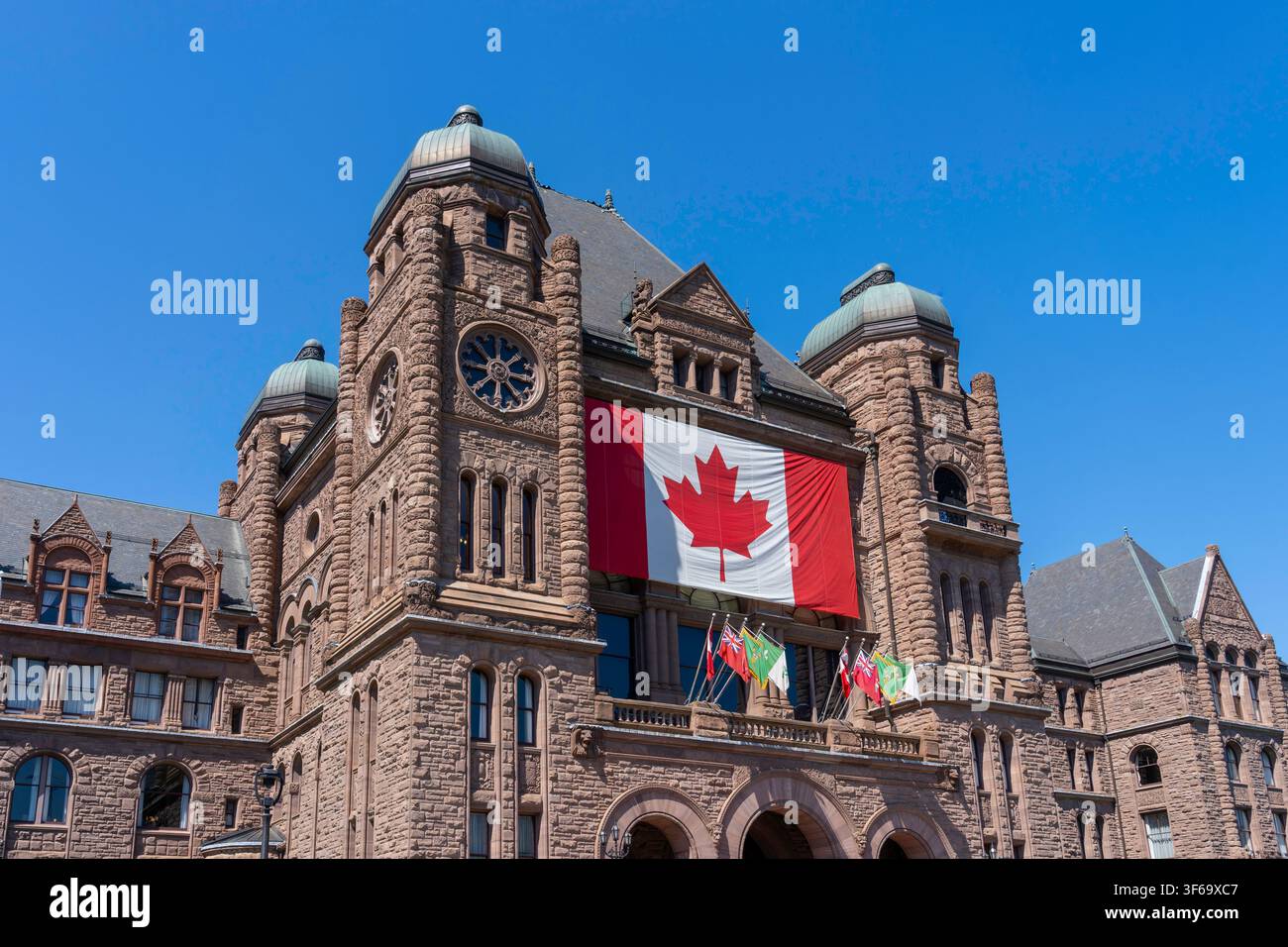 Edificio del Parlamento dell'Ontario a Queen's Park, Toronto, Canada, nell'estate del 2026. Foto Stock