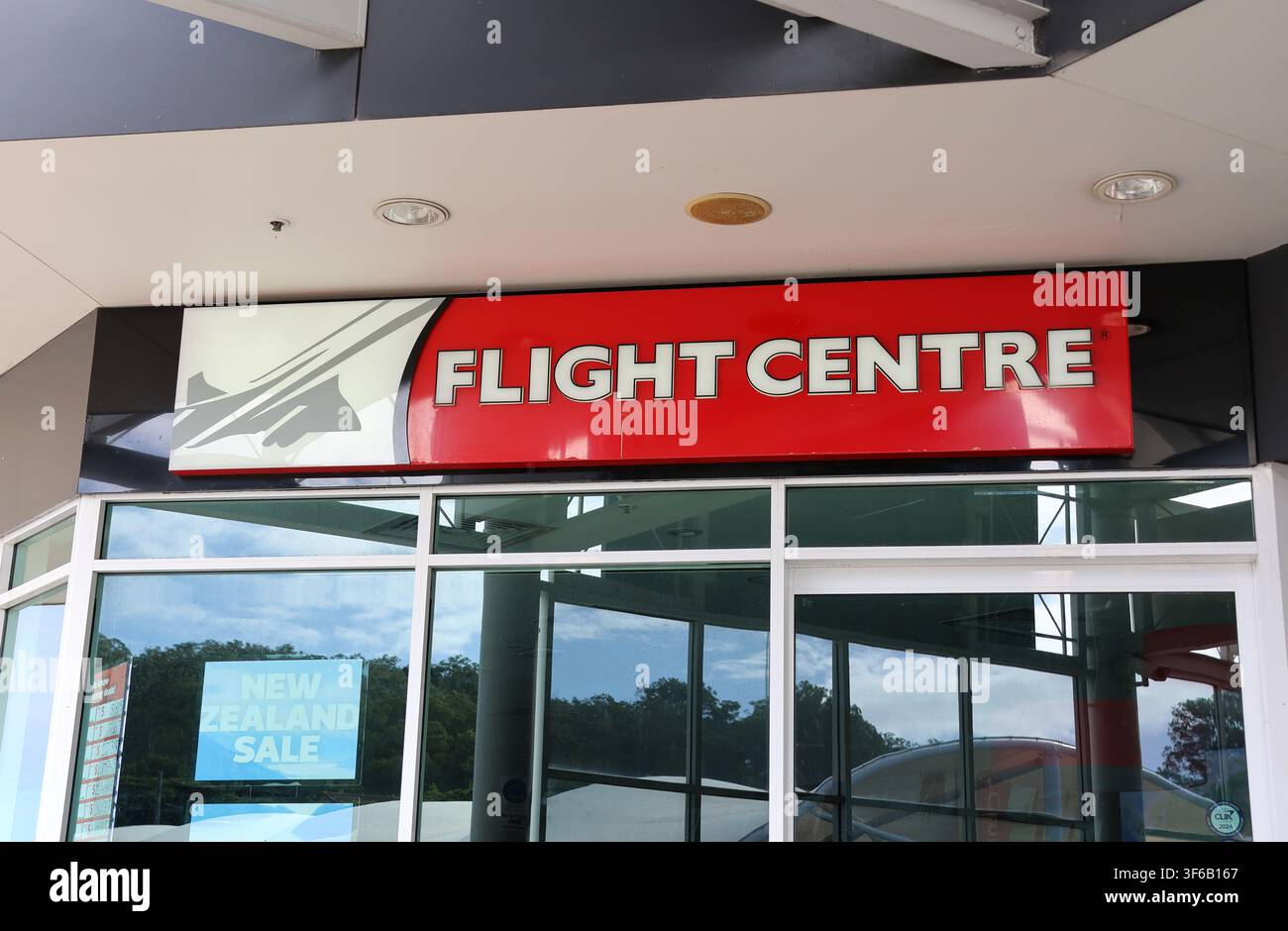 Insegna esterna aziendale per una filiale dell’agenzia di viaggi Flight Centre in Australia Foto Stock