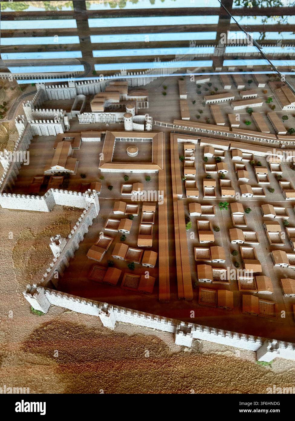 Perge, Antalya, Turkiye- 4 agosto 2023: Modello di città antica di Perge Foto Stock