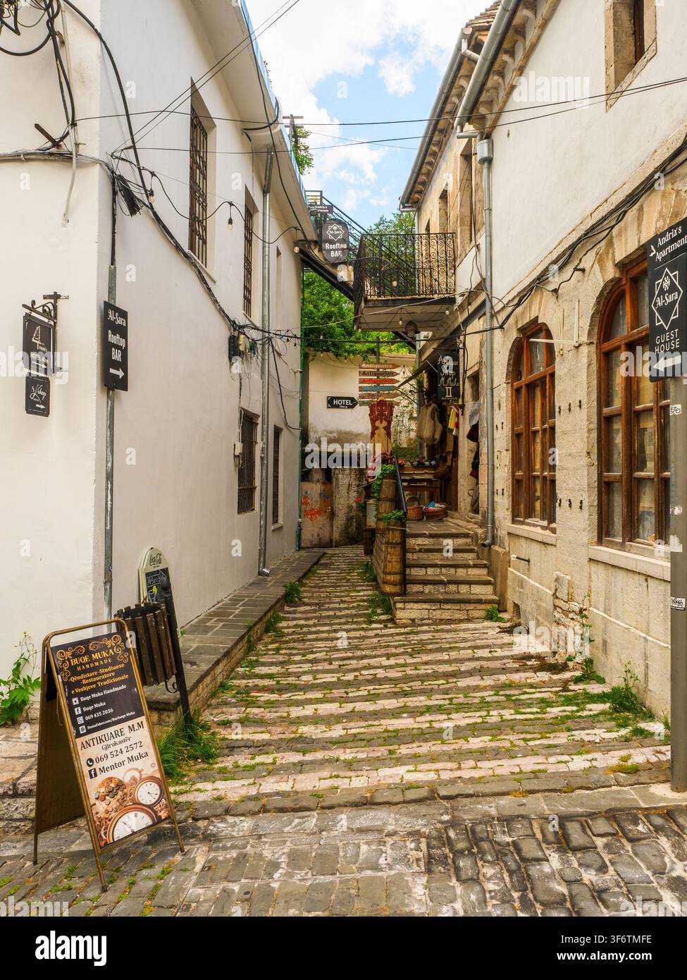 Il centro storico ottomano - Gjirokaster, Albania Foto Stock