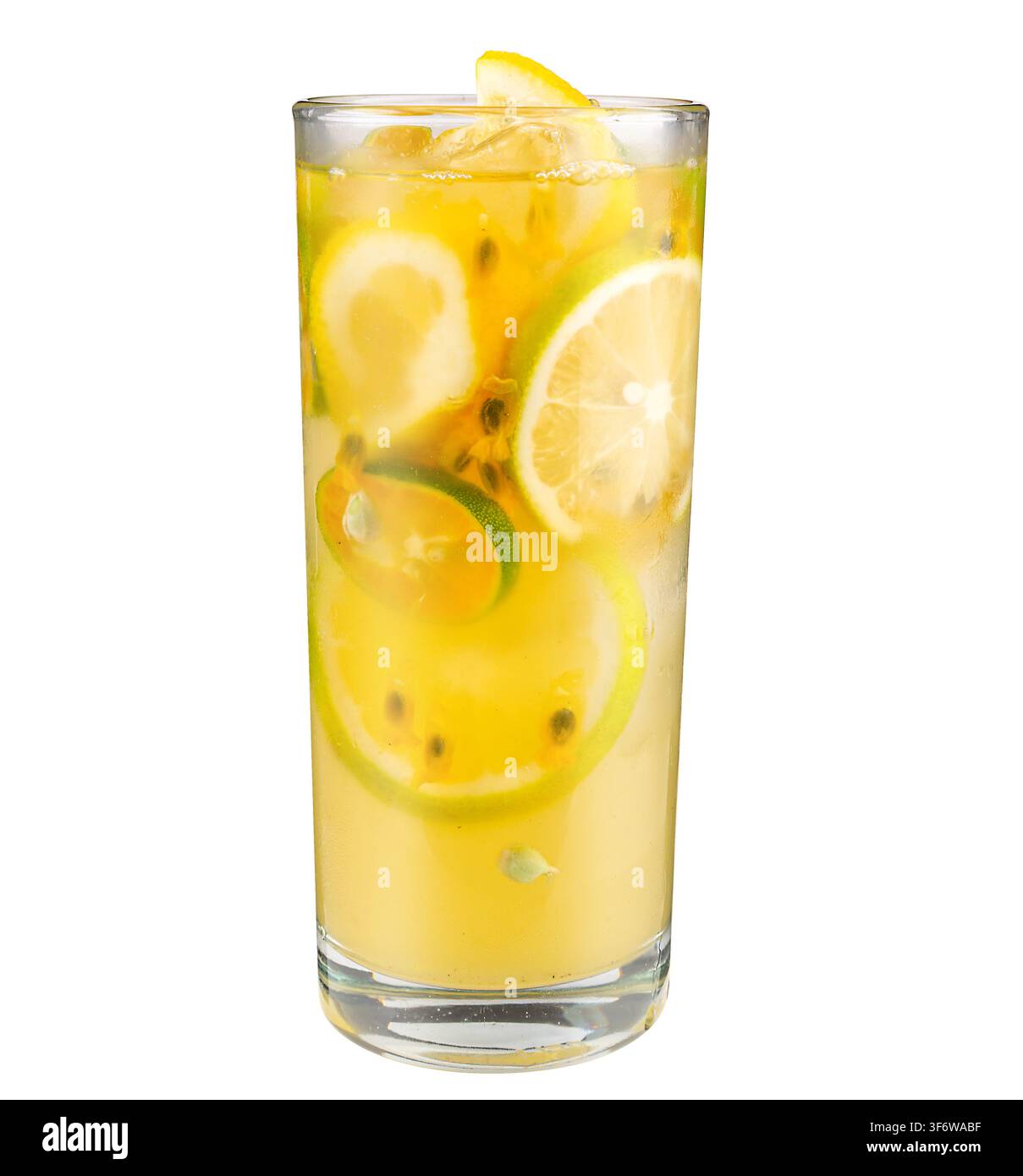 Tè freddo al limone calamansi e gelsomino con frutto della passione Foto Stock