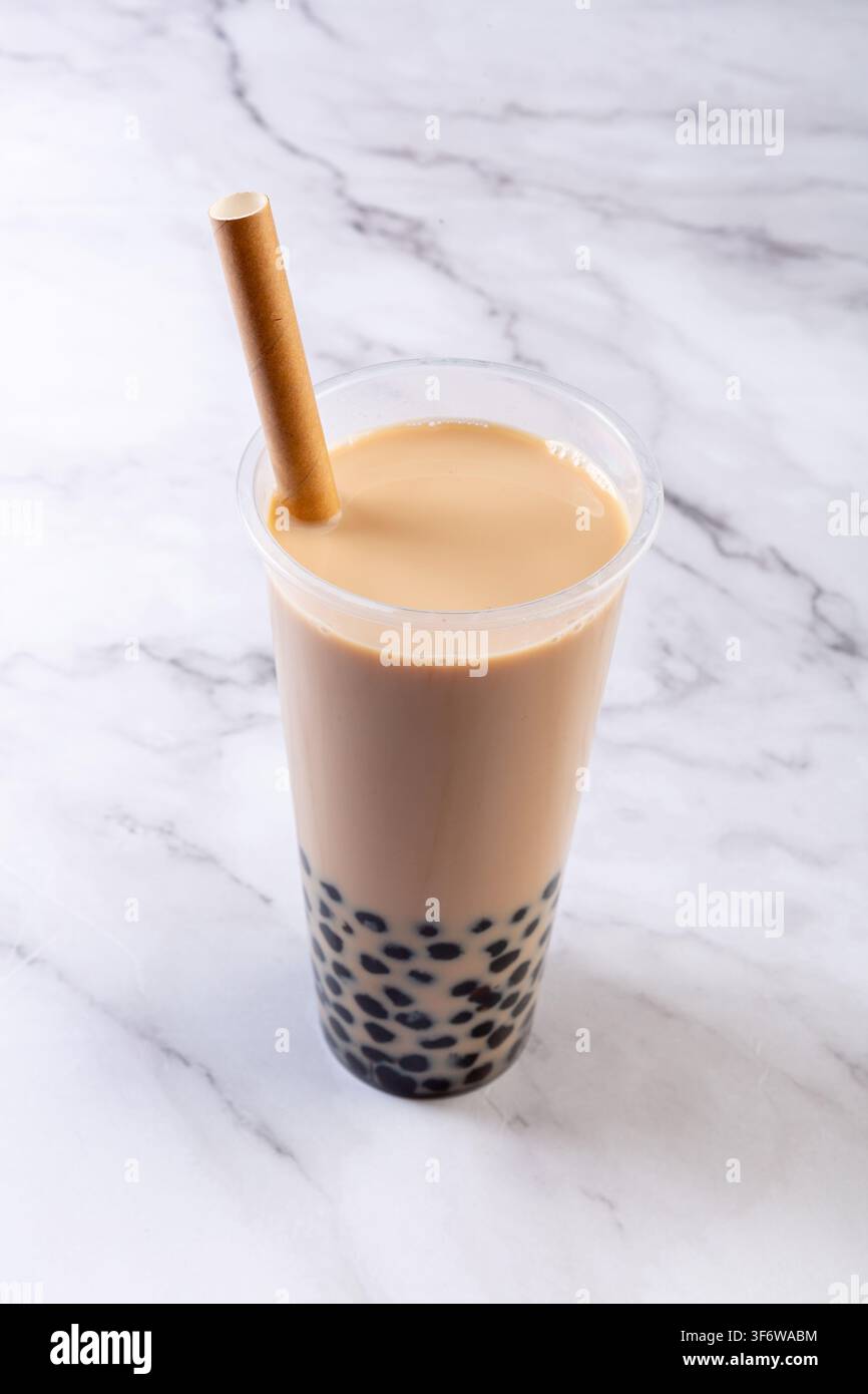 Classico tè freddo alle bolle con perle di tapioca nere Foto Stock
