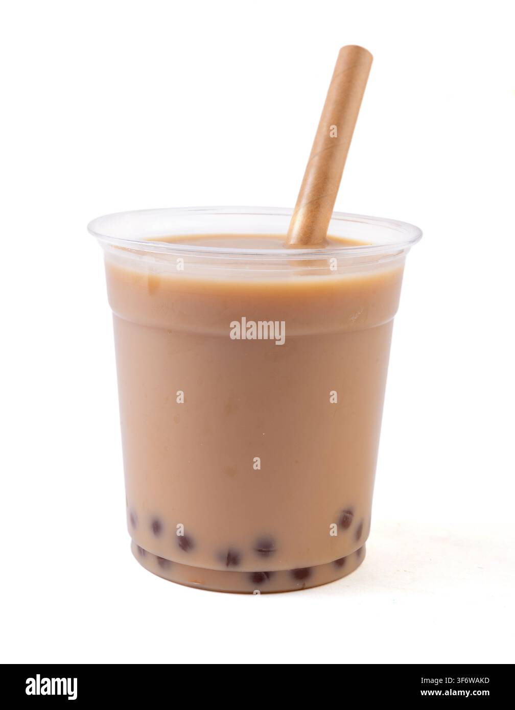 Tè freddo con zucchero marrone Boba in tazza di plastica Foto Stock
