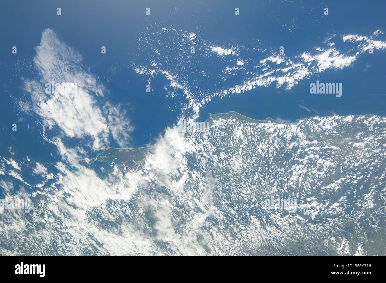 Osservazioni della Terra da parte dell'equipaggio della STS-130 durante il programma dello Space Shuttle. Foto Stock