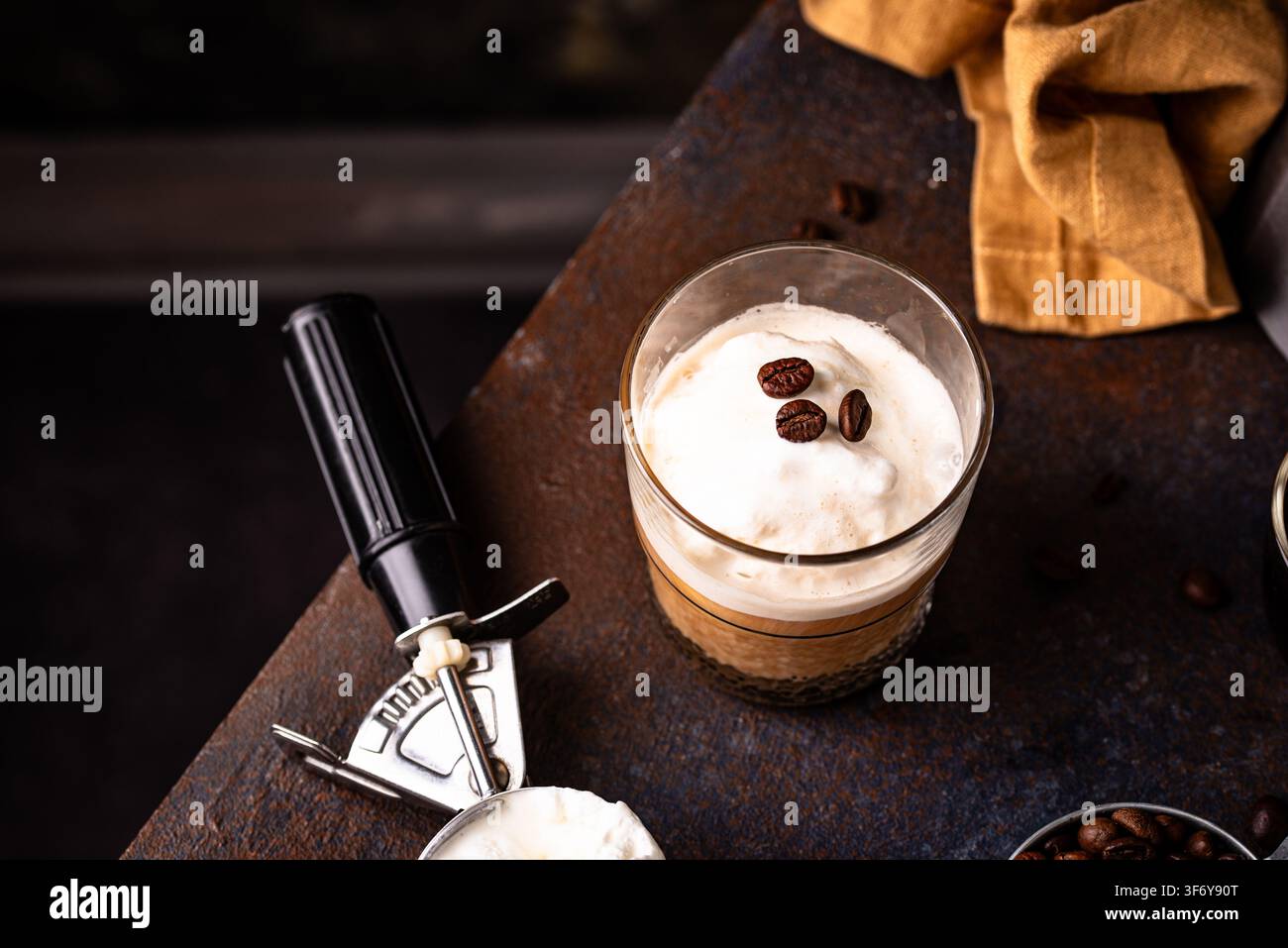 Caffè affogato con gelato ed espresso Foto Stock