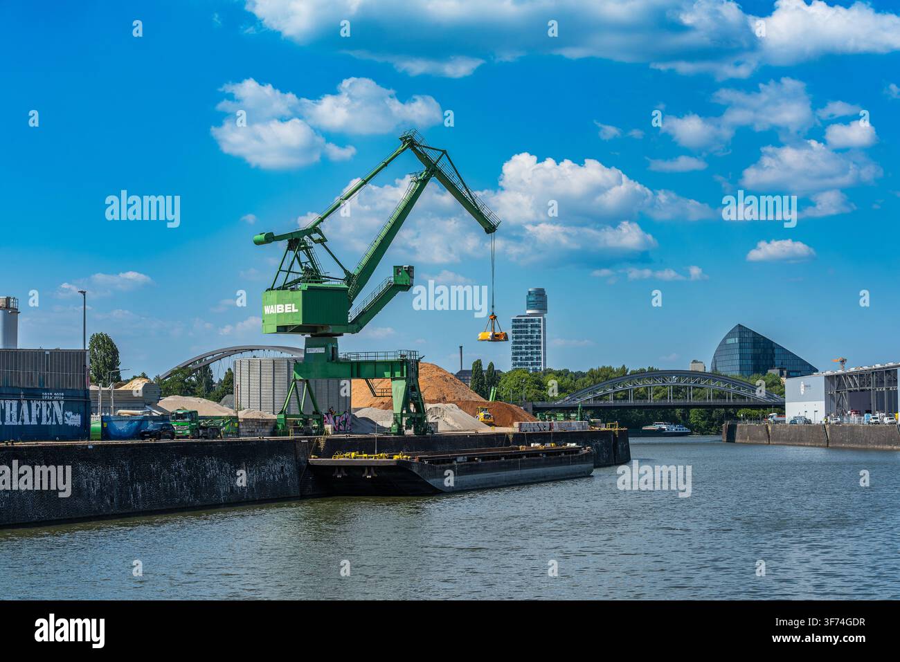 Industria e commercio nel porto orientale, Francoforte, Germania Foto Stock