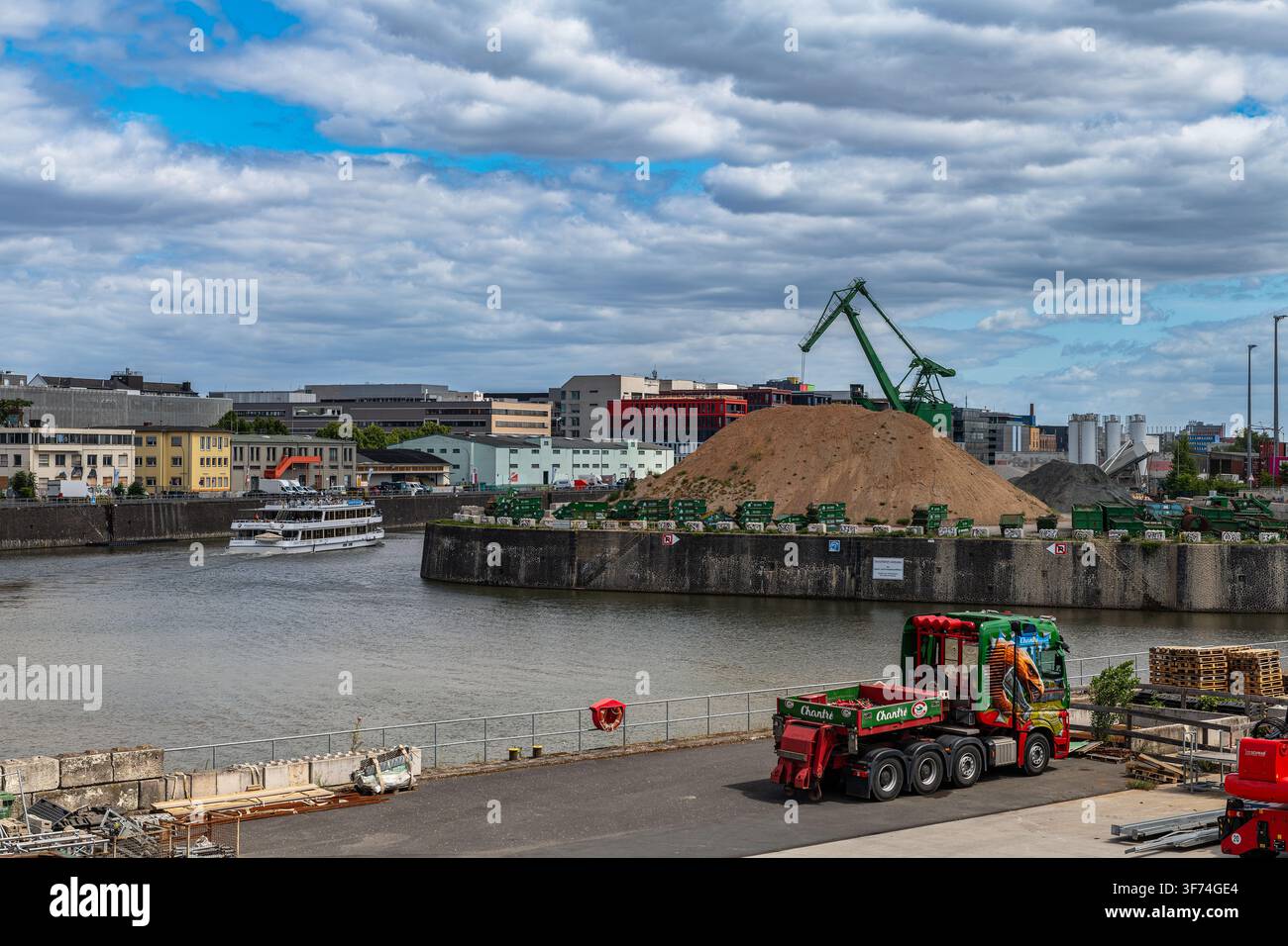Industria e commercio nel porto orientale, Francoforte, Germania Foto Stock