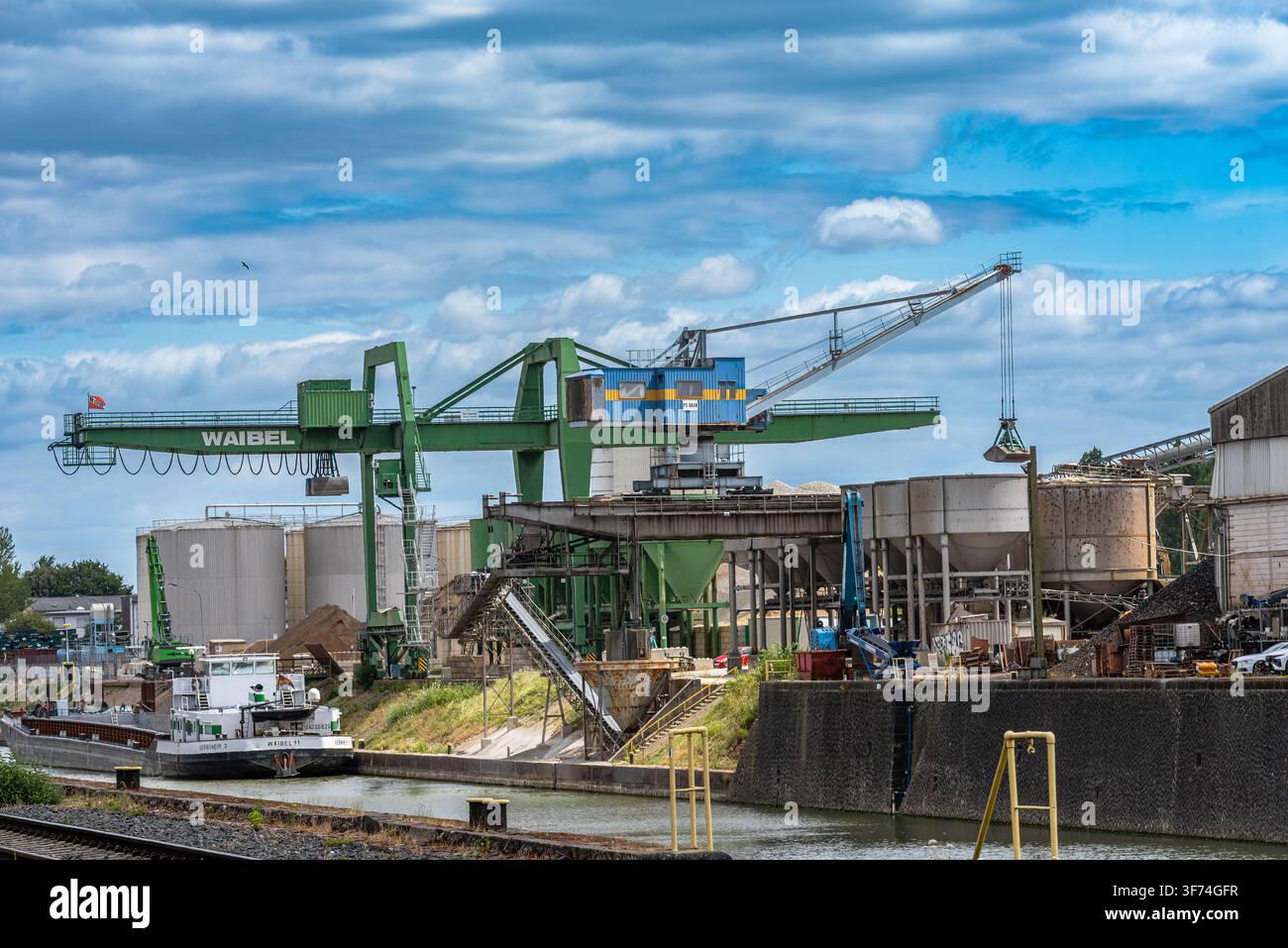 Industria e commercio nel porto orientale, Francoforte, Germania Foto Stock