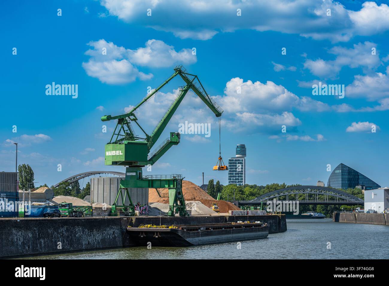 Industria e commercio nel porto orientale, Francoforte, Germania Foto Stock