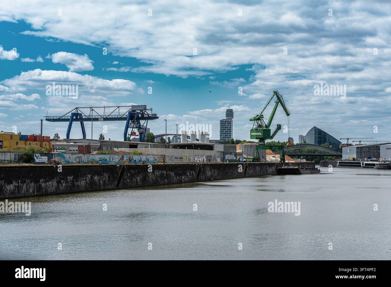 Industria e commercio nel porto orientale, Francoforte, Germania Foto Stock