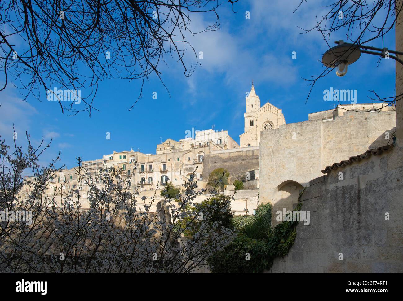 Matera - La cattedrale dalla parte amoureuse della città. Foto Stock