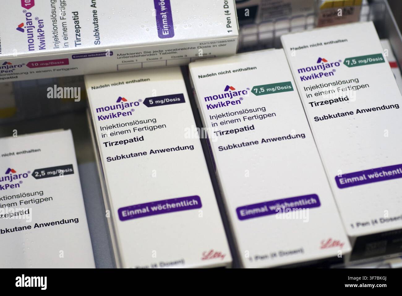 Droga, Mounjaro, farmacia, diabete mellito di tipo 2, iniezione dimagrante, dosaggi, Germania Foto Stock
