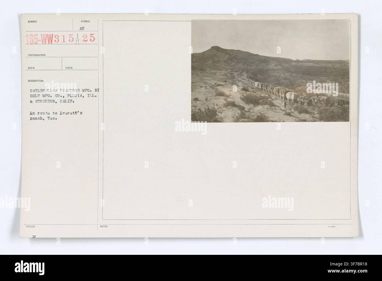 Trattori a cingoli, prodotti da Holt Mfg. Co. a Peoria, Illinois, e Stockton, California, in uso dal Servizio degli Interni, in viaggio verso il ranch di Everett, Texas. Foto Stock