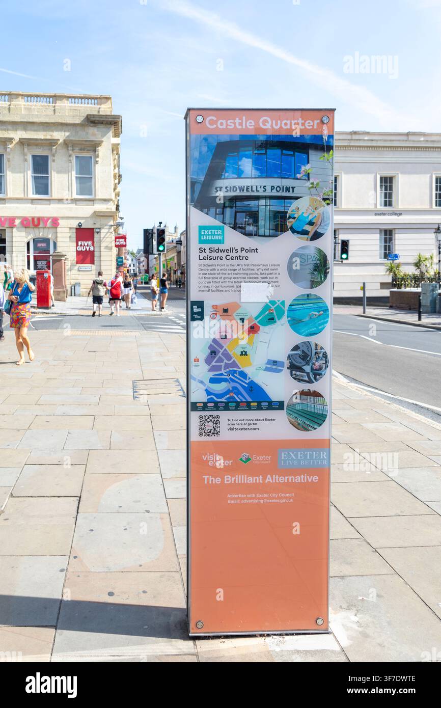 Segnale informativo per il centro ricreativo di St Sidwell's Point, area Castle Quarter nel centro città di Exeter, Devon, Inghilterra, Regno Unito Foto Stock