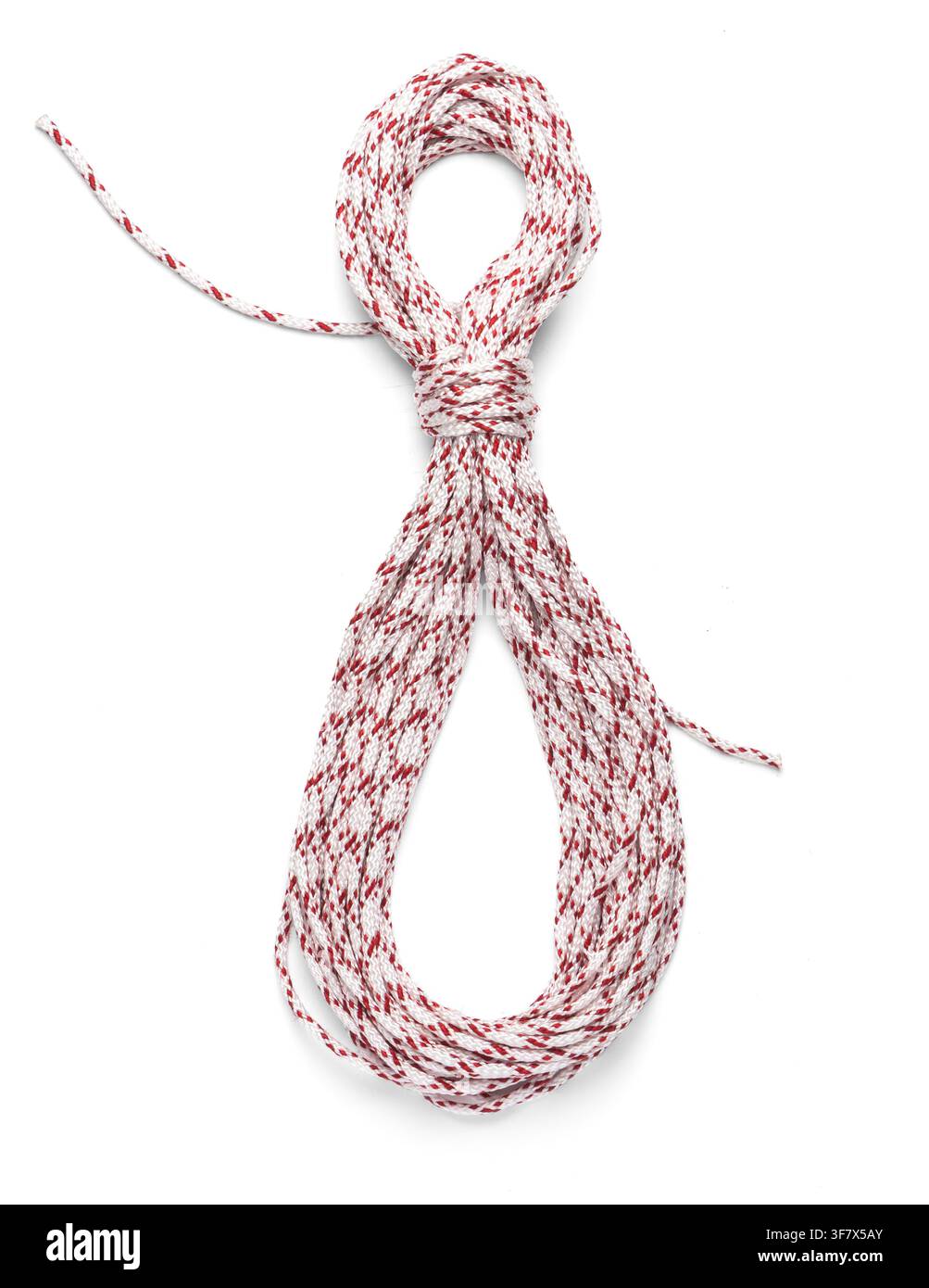 Bobina di corda in nylon intrecciata bianca e rossa isolata su sfondo bianco, verticale Foto Stock