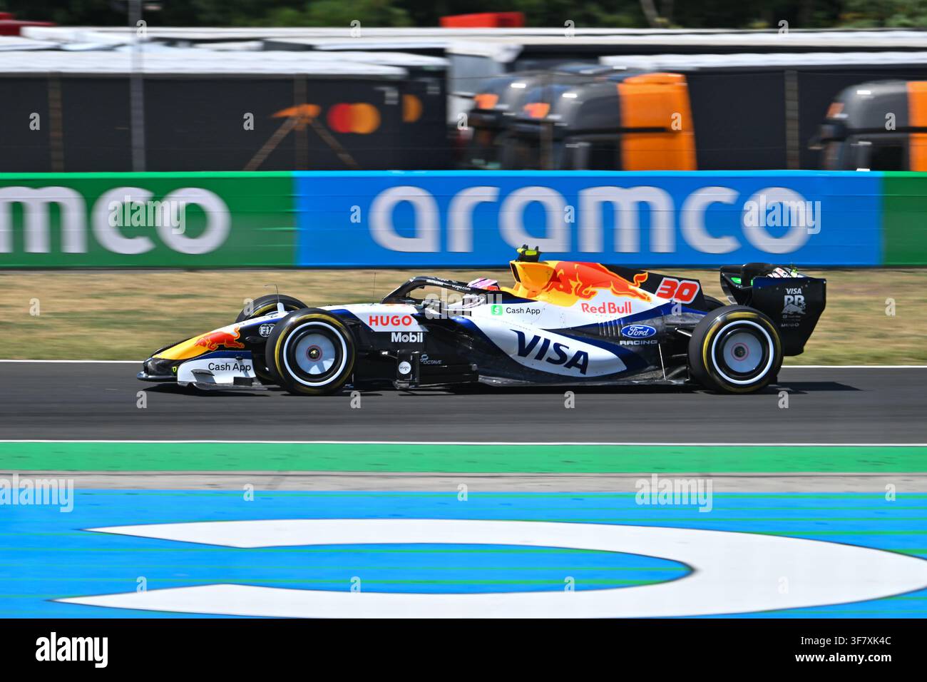 Liam Lawson guida l'auto Racing Bulls di F1 durante il Gran Premio d'Ungheria 2026 all'Hungaroring, Ungheria, il 26 luglio 2026. Foto Stock