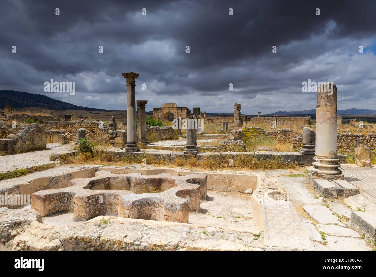 Esteso complesso di rovine della città romana di Volubilis, Meknes Foto Stock
