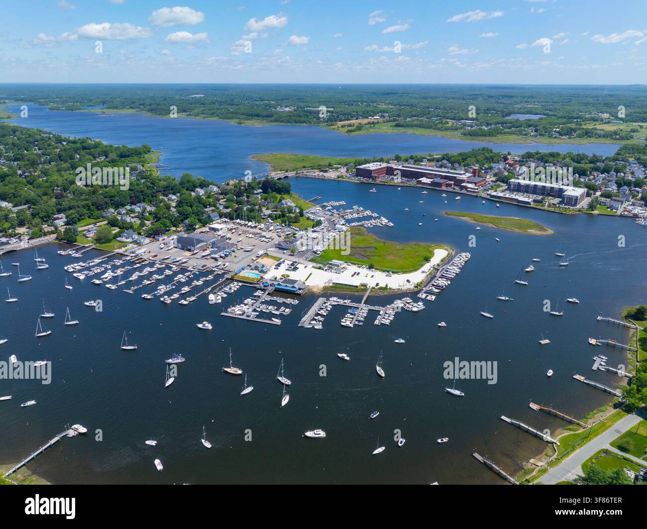 Vista aerea del Barrington Yacht Club a Tyler Point nella città di Barrington, Rhode Island RI, USA. Tyler Point si trova alla foce del fiume Palmer nella Ba Foto Stock