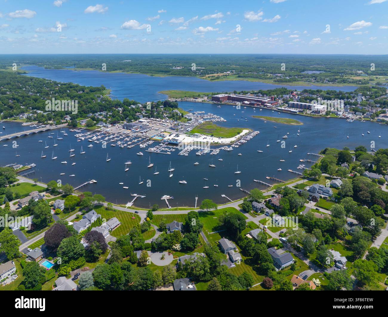 Vista aerea del Barrington Yacht Club a Tyler Point nella città di Barrington, Rhode Island RI, USA. Tyler Point si trova alla foce del fiume Palmer nella Ba Foto Stock