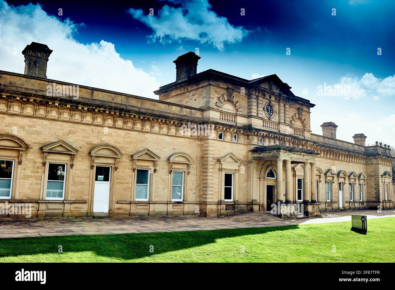 Antico edificio della stazione ferroviaria di Halifax ora parte di Euteka! Il museo nazionale per bambini Foto Stock