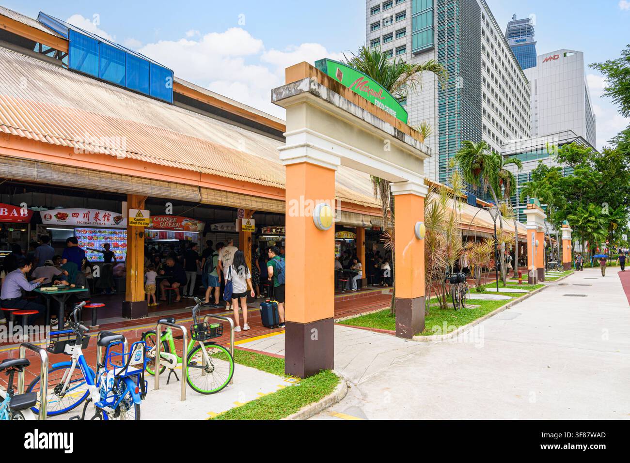 Il Maxwell Food Centre, CNR di South Bridge Road e Maxwell Road, Singapore Foto Stock