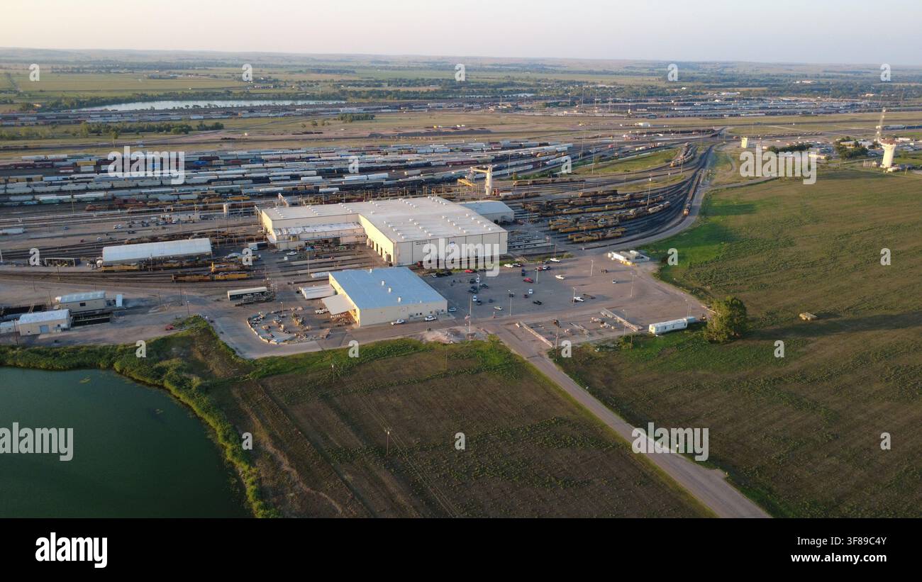 Veduta aerea della struttura di classificazione ferroviaria Bailey Yard e dell'area industriale circostante a North Platte, Nebraska, USA.JPG Foto Stock